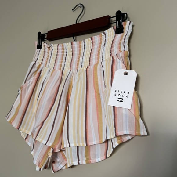 Billabong Shorts - Picture 4 of 9